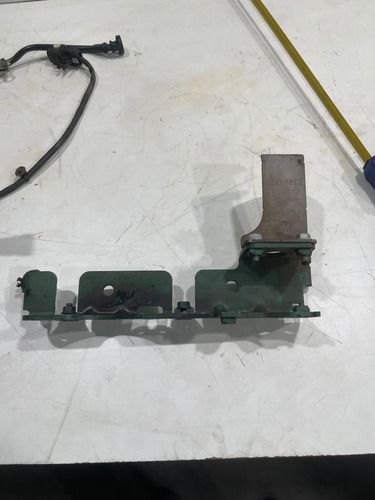 Braquete Suporte Frontal Volvo Vm 360 22574190 Usado - foto 3