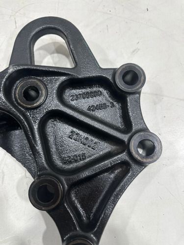 Suporte Coxim Traseiro Direito Volvo Vm 23708880 Usado - foto 3