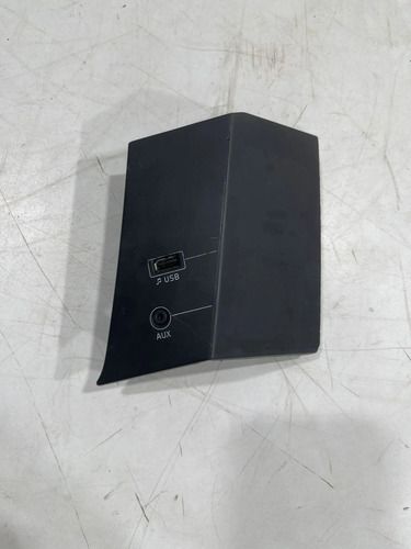 Painel Usb Aux Volvo Fh4 82303887 Original Usado Preto - foto 2